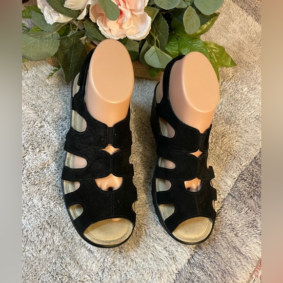 Shoes - Skechers shoes size 7